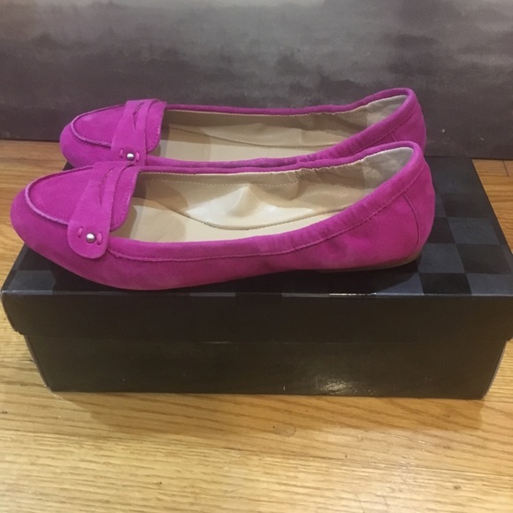 Saks Fifth Avenue magenta suede flats - NWT - Picture 3 of 6